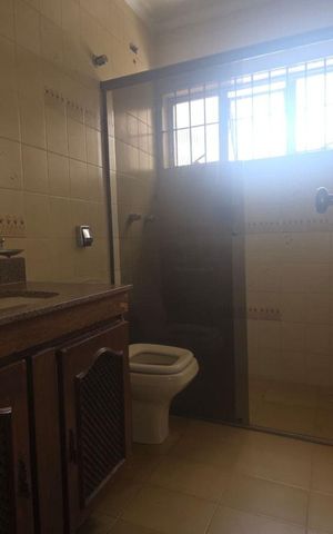 Casa à venda com 300m², 3 quartos e 5 vagas