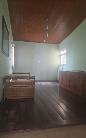 Casa à venda com 300m², 3 quartos e 5 vagas