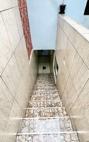 Casa para alugar com 240m², 3 quartos e 1 vaga Casa para alugar com 240m², 3 quartos e 1 vagaEscada