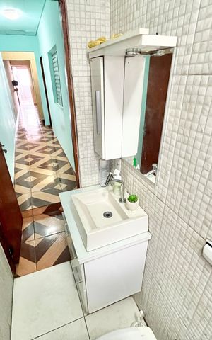 Casa para alugar com 240m², 3 quartos e 1 vaga Casa para alugar com 240m², 3 quartos e 1 vagaBanheiro Social