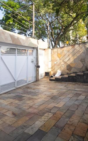 Casa à venda com 300m², 4 quartos e 4 vagas Casa à venda com 300m², 4 quartos e 4 vagasGaragem