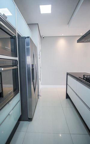 Apartamento à venda com 104m², 2 quartos e 2 vagasCozinha