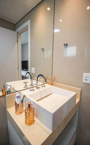 Apartamento à venda com 104m², 2 quartos e 2 vagasBanheiro da Suíte 1