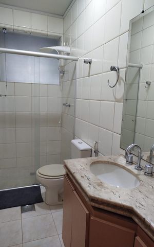 Casa de condomínio à venda com 400m², 4 quartos e 4 vagas Casa de condomínio à venda com 400m², 4 quartos e 4 vagasBanheiro