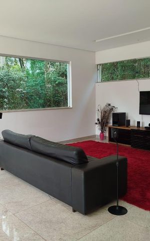 Casa de condomínio à venda com 400m², 4 quartos e 4 vagas Casa de condomínio à venda com 400m², 4 quartos e 4 vagasSala