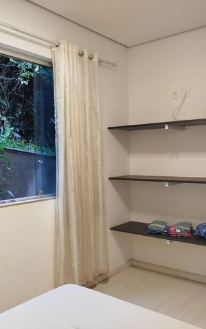 Casa de condomínio à venda com 400m², 4 quartos e 4 vagas Casa de condomínio à venda com 400m², 4 quartos e 4 vagasQuarto