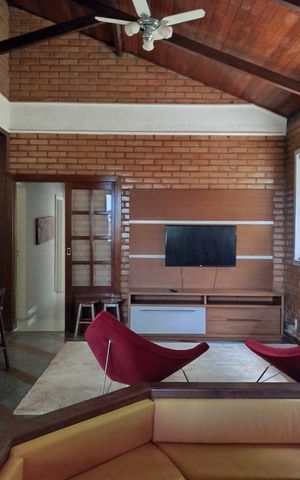 Casa de condomínio à venda com 400m², 4 quartos e 4 vagas Casa de condomínio à venda com 400m², 4 quartos e 4 vagasSala