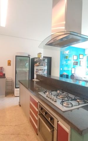 Casa de condomínio à venda com 400m², 4 quartos e 4 vagas Casa de condomínio à venda com 400m², 4 quartos e 4 vagasCozinha