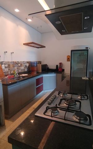 Casa de condomínio à venda com 400m², 4 quartos e 4 vagas Casa de condomínio à venda com 400m², 4 quartos e 4 vagasEspaço Gourmet