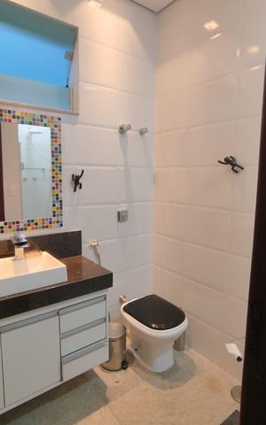 Casa de condomínio à venda com 400m², 4 quartos e 4 vagas Casa de condomínio à venda com 400m², 4 quartos e 4 vagasBanheiro