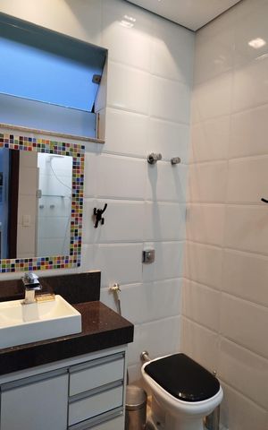 Casa de condomínio à venda com 400m², 4 quartos e 4 vagas Casa de condomínio à venda com 400m², 4 quartos e 4 vagasBanheiro