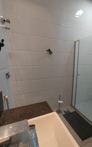 Casa de condomínio à venda com 400m², 4 quartos e 4 vagas Casa de condomínio à venda com 400m², 4 quartos e 4 vagasBanheiro