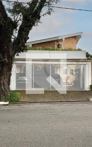 Casa para alugar com 700m², 4 quartos e 3 vagas
