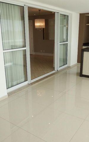 Apartamento à venda com 130m², 3 quartos e 2 vagas Apartamento à venda com 130m², 3 quartos e 2 vagasVaranda