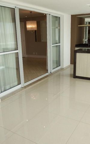 Apartamento à venda com 130m², 3 quartos e 2 vagas Apartamento à venda com 130m², 3 quartos e 2 vagasVaranda