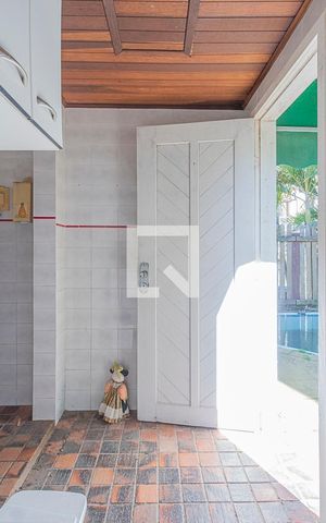 Casa à venda com 100m², 3 quartos e 1 vaga Casa à venda com 100m², 3 quartos e 1 vagaÁrea de Serviço