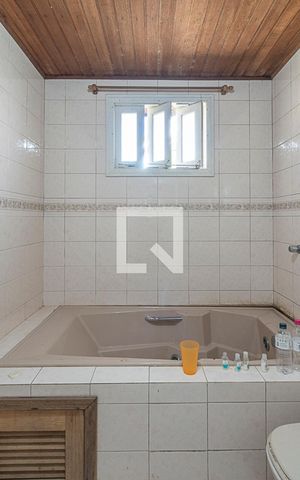 Casa à venda com 100m², 3 quartos e 1 vaga Casa à venda com 100m², 3 quartos e 1 vagaBanheiro 1