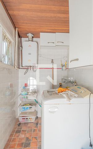 Casa à venda com 100m², 3 quartos e 1 vaga Casa à venda com 100m², 3 quartos e 1 vagaÁrea de Serviço