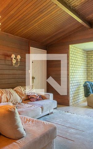 Casa à venda com 100m², 3 quartos e 1 vaga Casa à venda com 100m², 3 quartos e 1 vagaSala