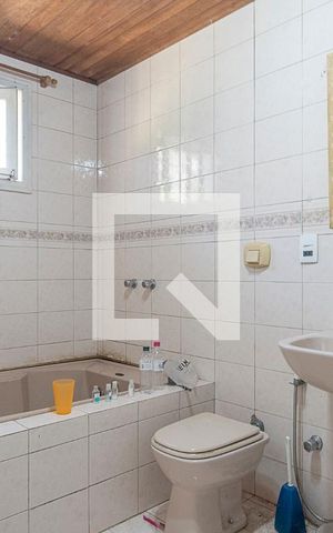 Casa à venda com 100m², 3 quartos e 1 vaga Casa à venda com 100m², 3 quartos e 1 vagaBanheiro 1