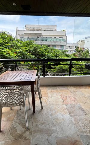 Apartamento à venda com 133m², 4 quartos e 2 vagas Apartamento à venda com 133m², 4 quartos e 2 vagasVaranda