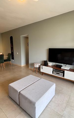 Apartamento à venda com 133m², 4 quartos e 2 vagas Apartamento à venda com 133m², 4 quartos e 2 vagasSala