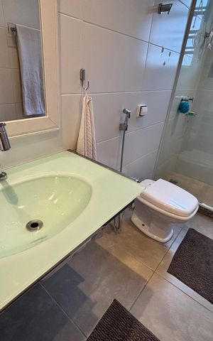 Apartamento à venda com 133m², 4 quartos e 2 vagas Apartamento à venda com 133m², 4 quartos e 2 vagasBanheiro
