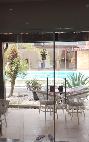 Casa à venda com 450m², 3 quartos e 2 vagas Casa à venda com 450m², 3 quartos e 2 vagasÁrea externa