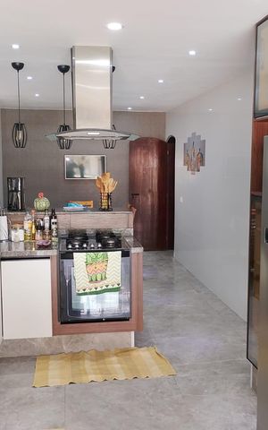 Casa à venda com 450m², 3 quartos e 2 vagas Casa à venda com 450m², 3 quartos e 2 vagasCozinha