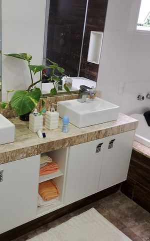 Casa à venda com 450m², 3 quartos e 2 vagas Casa à venda com 450m², 3 quartos e 2 vagasBanheiro