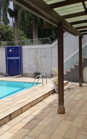 Casa à venda com 450m², 3 quartos e 2 vagas Casa à venda com 450m², 3 quartos e 2 vagasÁrea externa