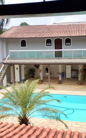 Casa à venda com 450m², 3 quartos e 2 vagas Casa à venda com 450m², 3 quartos e 2 vagasÁrea externa