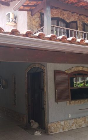 Casa à venda com 450m², 3 quartos e 2 vagas Casa à venda com 450m², 3 quartos e 2 vagasÁrea externa