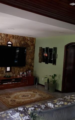 Casa à venda com 450m², 3 quartos e 2 vagas Casa à venda com 450m², 3 quartos e 2 vagasSala