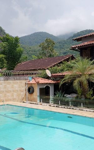 Casa à venda com 450m², 3 quartos e 2 vagas Casa à venda com 450m², 3 quartos e 2 vagasÁrea externa