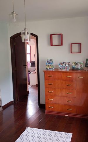 Casa à venda com 450m², 3 quartos e 2 vagas Casa à venda com 450m², 3 quartos e 2 vagasQuarto