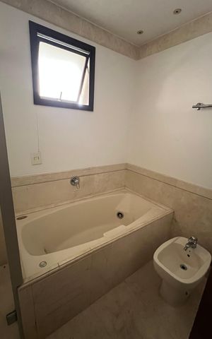 Apartamento à venda com 250m², 4 quartos e 4 vagas Apartamento à venda com 250m², 4 quartos e 4 vagasBanheiro da Suíte