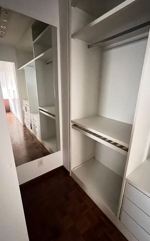 Apartamento à venda com 250m², 4 quartos e 4 vagas Apartamento à venda com 250m², 4 quartos e 4 vagasCloset da suíte