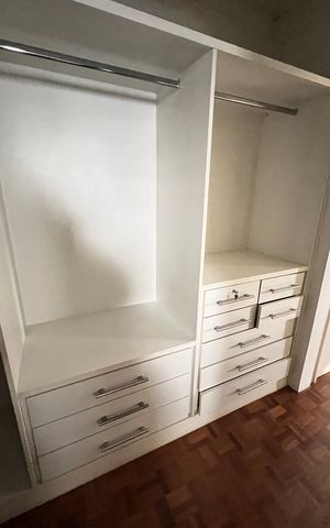 Apartamento à venda com 250m², 4 quartos e 4 vagas Apartamento à venda com 250m², 4 quartos e 4 vagasCloset da suíte