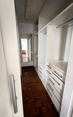 Apartamento à venda com 250m², 4 quartos e 4 vagas Apartamento à venda com 250m², 4 quartos e 4 vagasCloset da suíte