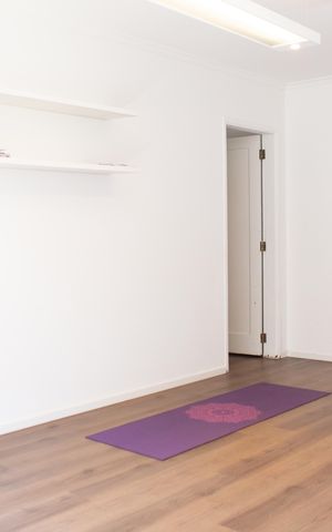 Casa à venda com 180m², 2 quartos e 2 vagas Casa à venda com 180m², 2 quartos e 2 vagasEdícula