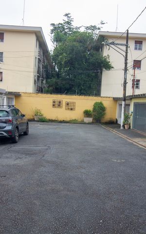Casa de condomínio à venda com 172m², 4 quartos e 2 vagas Casa de condomínio à venda com 172m², 4 quartos e 2 vagasVila