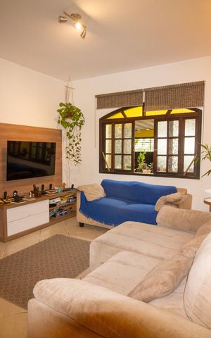 Casa de condomínio à venda com 172m², 4 quartos e 2 vagas Casa de condomínio à venda com 172m², 4 quartos e 2 vagasSala