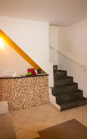 Casa de condomínio à venda com 172m², 4 quartos e 2 vagas Casa de condomínio à venda com 172m², 4 quartos e 2 vagasSala