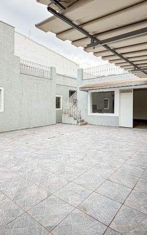Casa para alugar com 297m², 3 quartos e 8 vagas Casa para alugar com 297m², 3 quartos e 8 vagasÁrea Externa