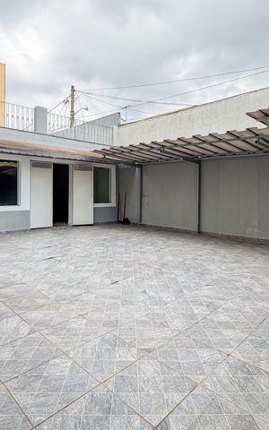 Casa para alugar com 297m², 3 quartos e 8 vagas Casa para alugar com 297m², 3 quartos e 8 vagasÁrea Externa