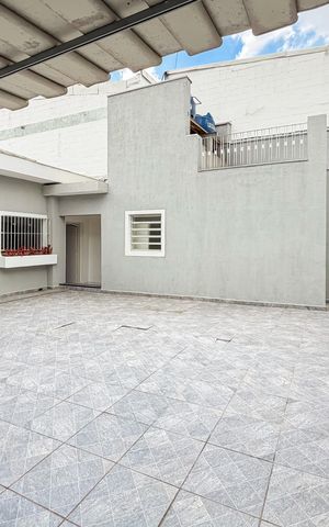 Casa para alugar com 297m², 3 quartos e 8 vagas Casa para alugar com 297m², 3 quartos e 8 vagasÁrea Externa