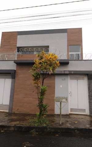 Casa para alugar com 150m², 3 quartos e 2 vagasFachada