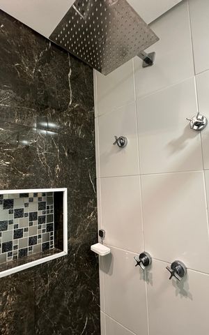 Apartamento à venda com 76m², 3 quartos e 2 vagas Apartamento à venda com 76m², 3 quartos e 2 vagasBanheiro