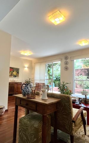 Casa de condomínio à venda com 181m², 4 quartos e 3 vagas Casa de condomínio à venda com 181m², 4 quartos e 3 vagasSala de Estar